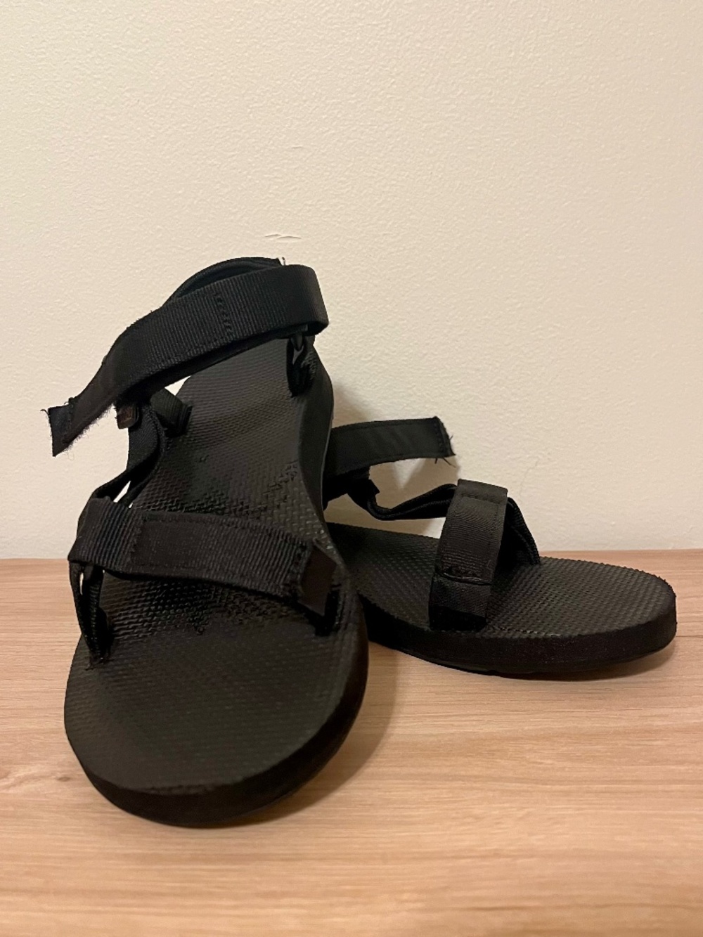 Teva Women’s Size 8 Black Sandals • Sporty Hiking Outdoor Comfort